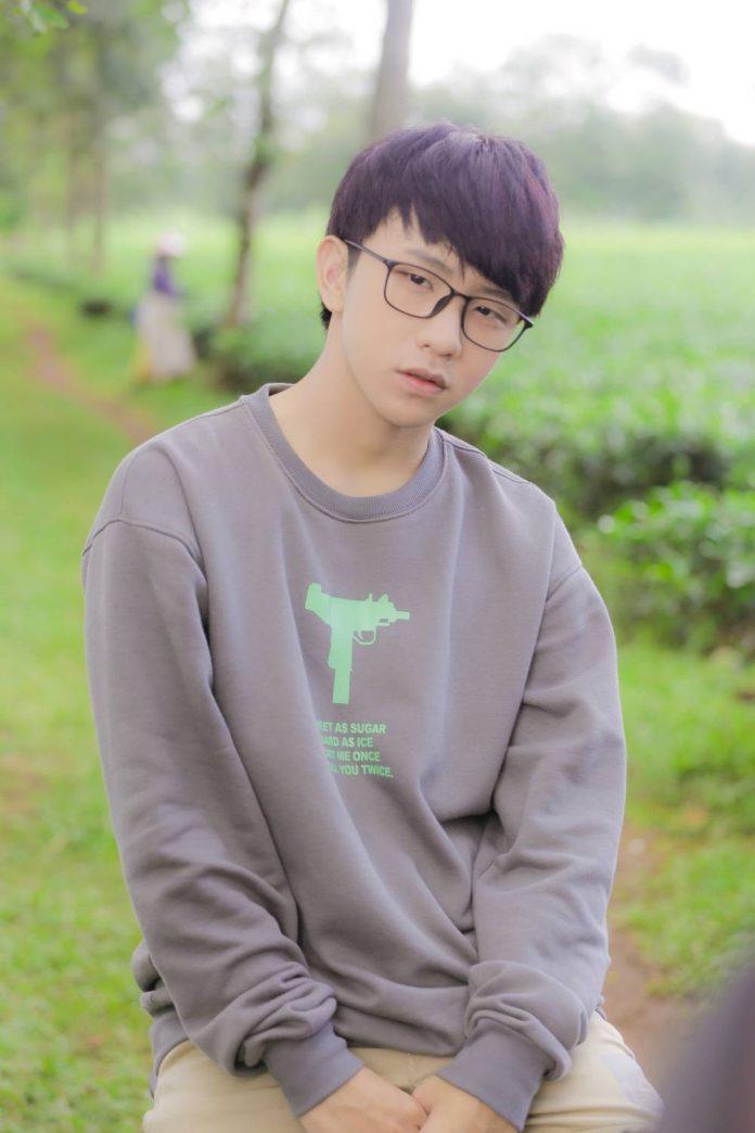 Ca sĩ Tùng Maru trong vai Thạch1