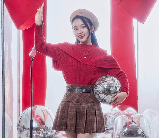 Mẫu nhí Minh Thư đón Giáng Sinh an hòa trong bộ ảnh thời trang